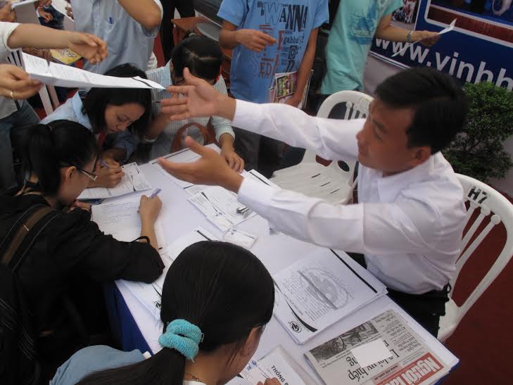 Ngày[-]hội[-]việc[-]làm[-]Đại[-]học[-]Nông[-]Lâm[-]2015:[-]Đưa[-]việc[-]làm[-]đến[-]với[-]sinh[-]viên